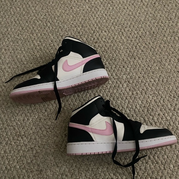 SIZE 7Y GS nike mid jordan 1s white/lt arctic pink/black - Picture 6 of 6